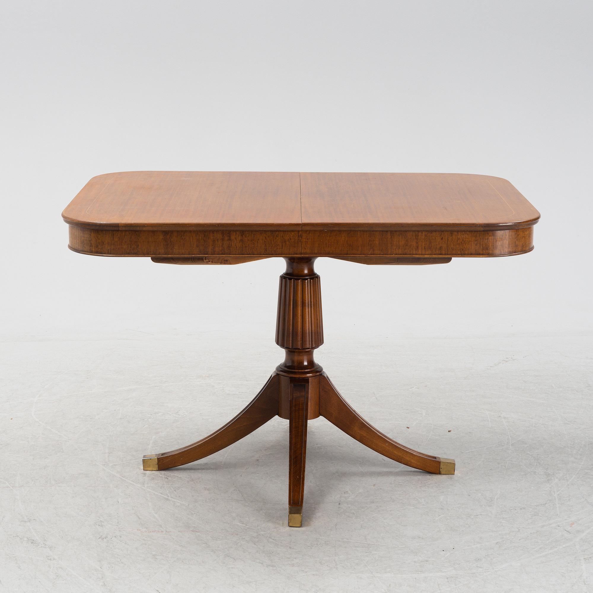 Matbord, engelsk stil, 1900-talets mitt.