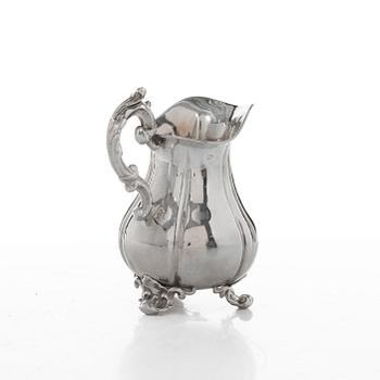 Christian Hammer, gräddkanna, silver, Stockholm 1857. Nyrokoko.