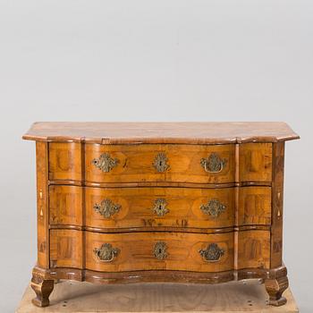 A 18TH CENTURY  CHEST OF DRAWERS FROM THE SOUTHERN EUROPE.