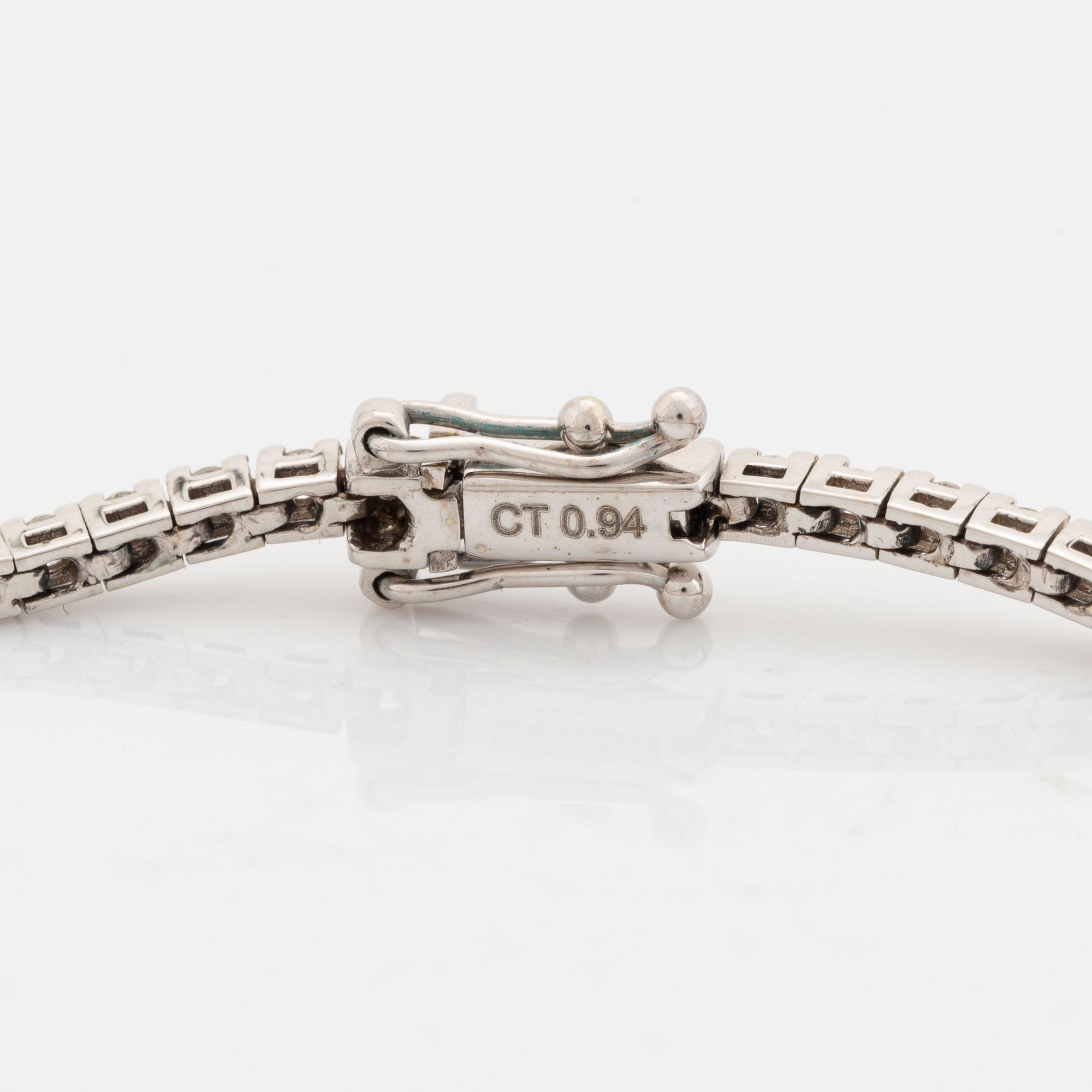 Tennisarmband, med briljantslipade diamanter.
