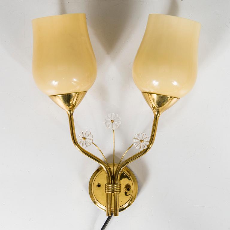 A mid-20th century 'EV 40' wall light for Itsu.