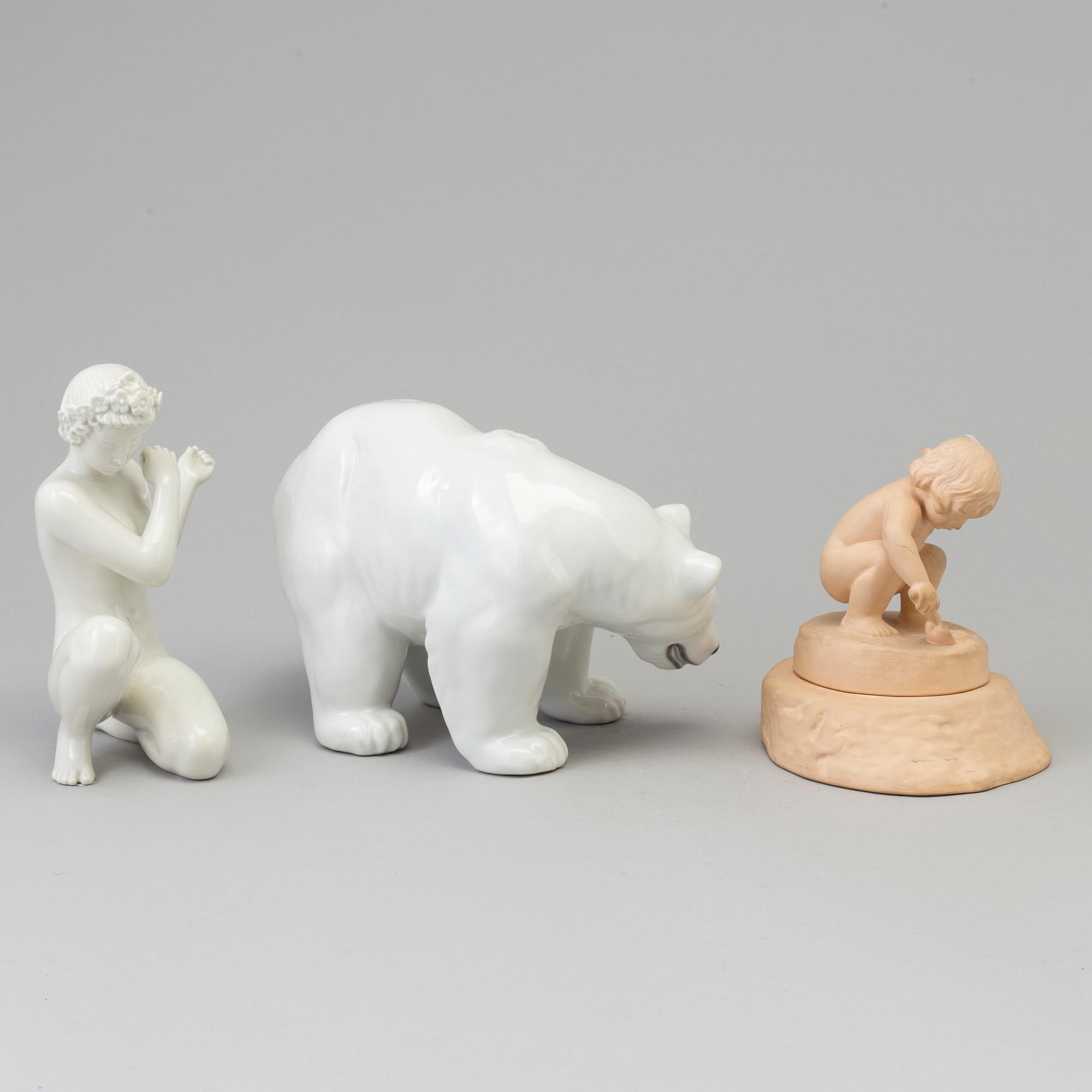 FIGURER, tre stycken, porslin samt keramik, Royal Copenhagen, Bing & Gröndahl samt Ibsen Enke, 1900-tal.