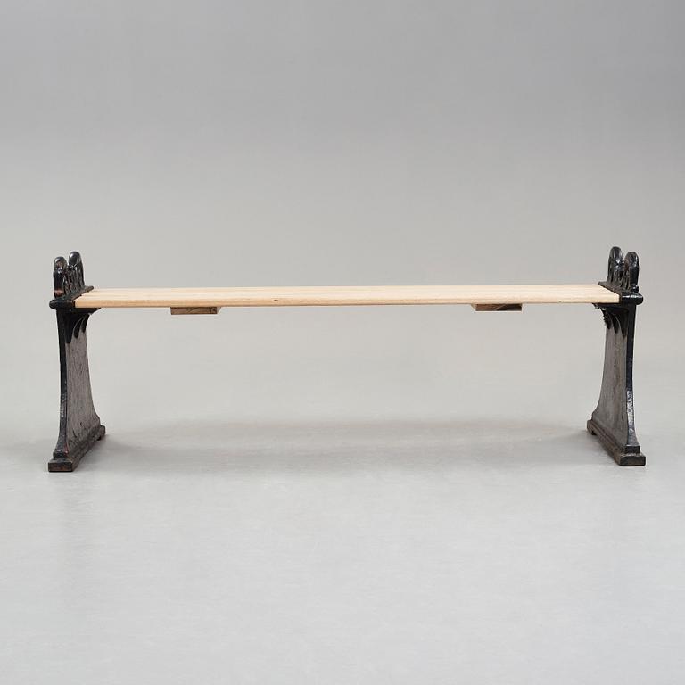 Folke Bensow, A Swedish Grace cast iron bench "Parkbänk Nr 1", Näfveqvarns Bruk.