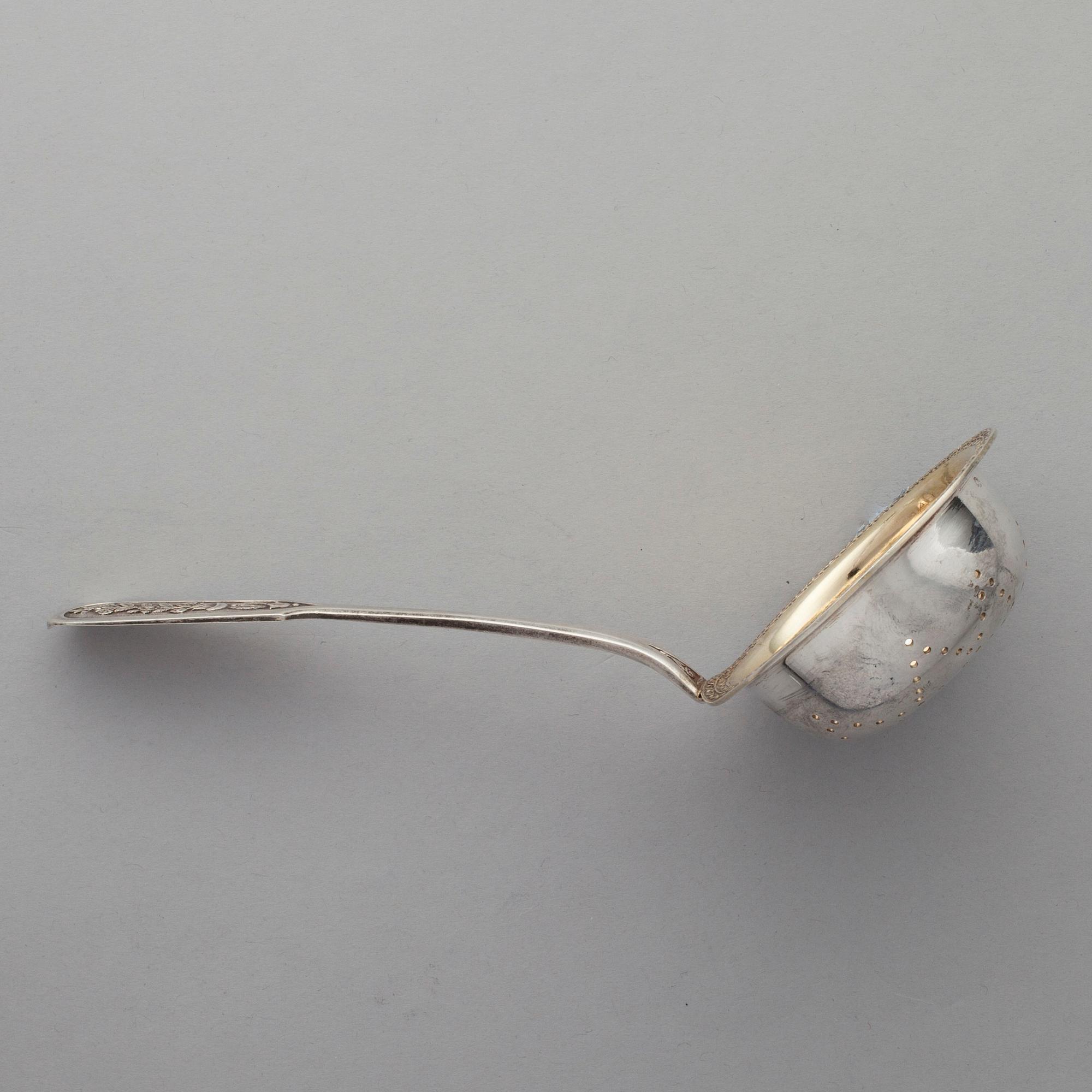 TESIL, silver, kontrollstämplar Viktor Savinkov, S:t Petersburg 1869. Vikt 87 g.