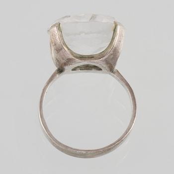 RING, silver med fasettslipad bergkristall, H Svedbom, Vetlanda 1971. Vikt 5,8 gram.