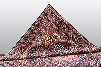 A carpet, Tabriz, ca 400 x 306 cm.