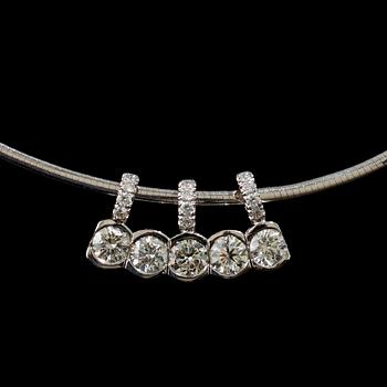 HALSSMYCKE, med briljantslipade diamanter totalt ca 2.50 ct. Kvalitet ca H/SI.