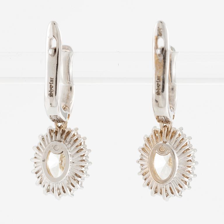 Earrings 18K white gold set with oval-cut diamonds, accompanied by GIA report.