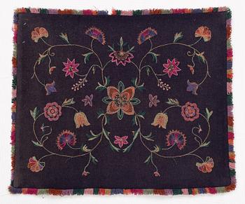 Jynne, broderat, Skåne, sent 1800-tal - omkring år 1900. 64 x 54 cm.