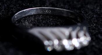 RING, vitguld samt 5 briljantslipade diamanter, tot ca 0.22 ct.
