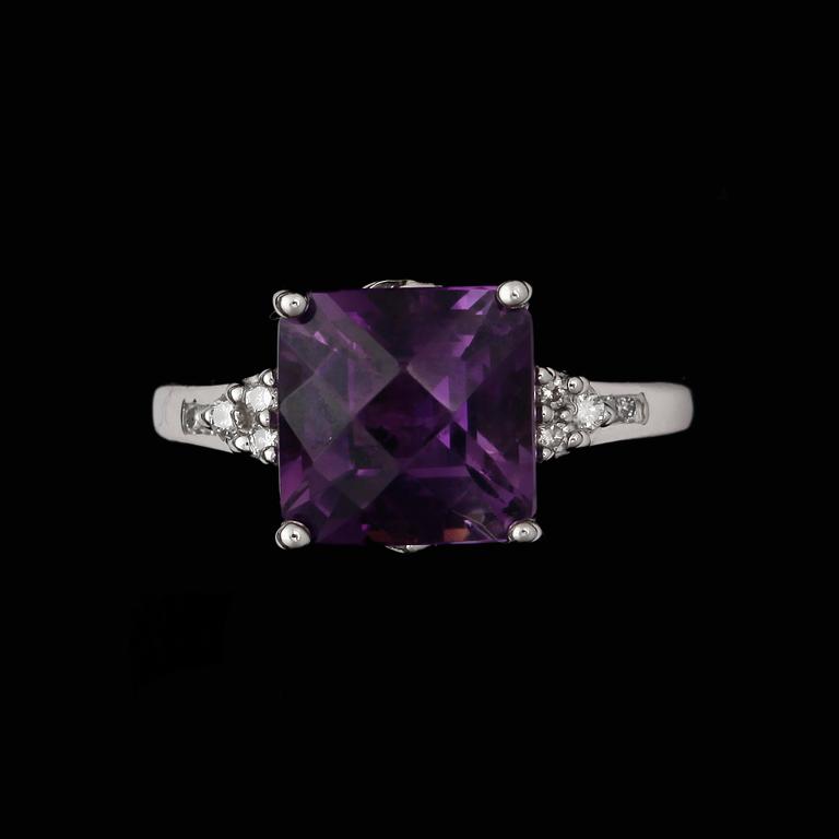 RING, 14k vitguld med ametist ca9x9mm och diamanter. tot ca0,10ct. 2000-tal. Vikt 3,7g.