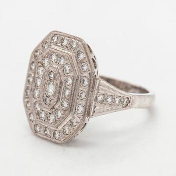 Sormus 18K kultaa ja briljanttihiottuja timantteja, Koru-Sampo Turku 1987.