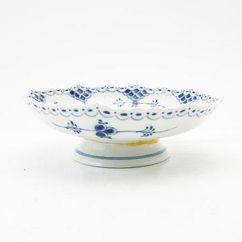 Royal Copenhagen, Service items, 32 pieces, "Musselmalet".