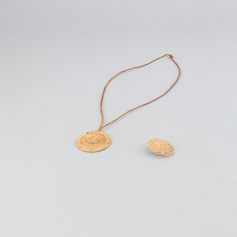 A Sami root brooch and pendant.