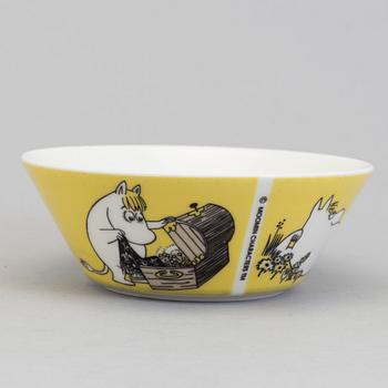 MUMINMUGGAR 4 st och SKÅL, porslin, "Moomin Characters", Arabia.