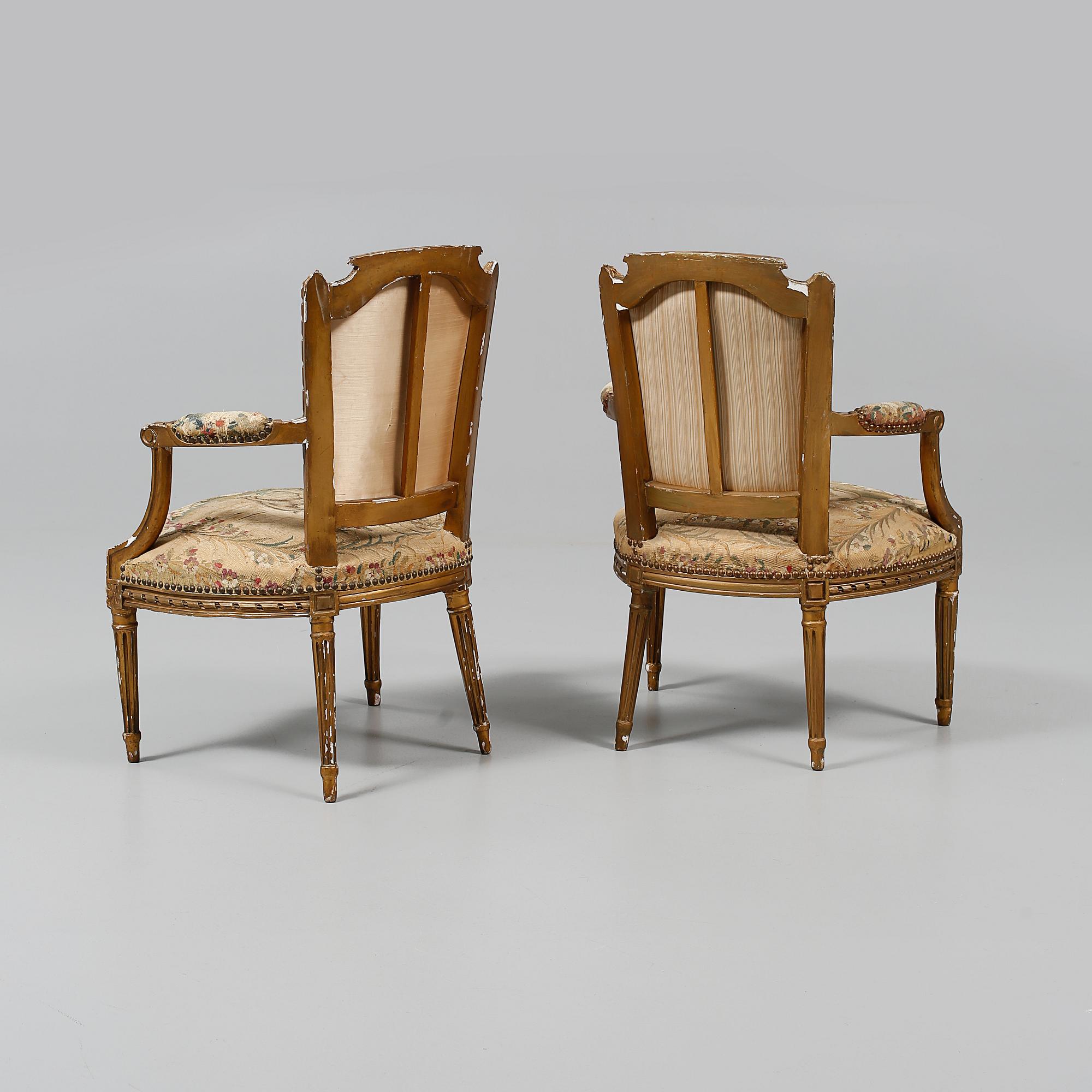 KARMSTOLAR, ett par, Louis XVI-stil, omkring sekelskiftet 1800/1900.