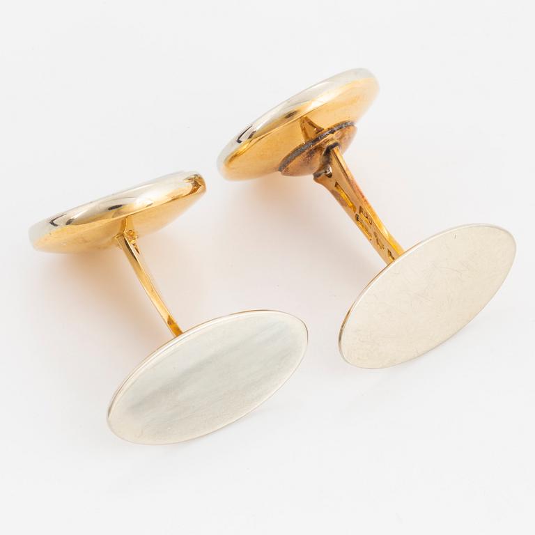 Cufflinks and shirt buttons, 18K gold and mother of pearl.