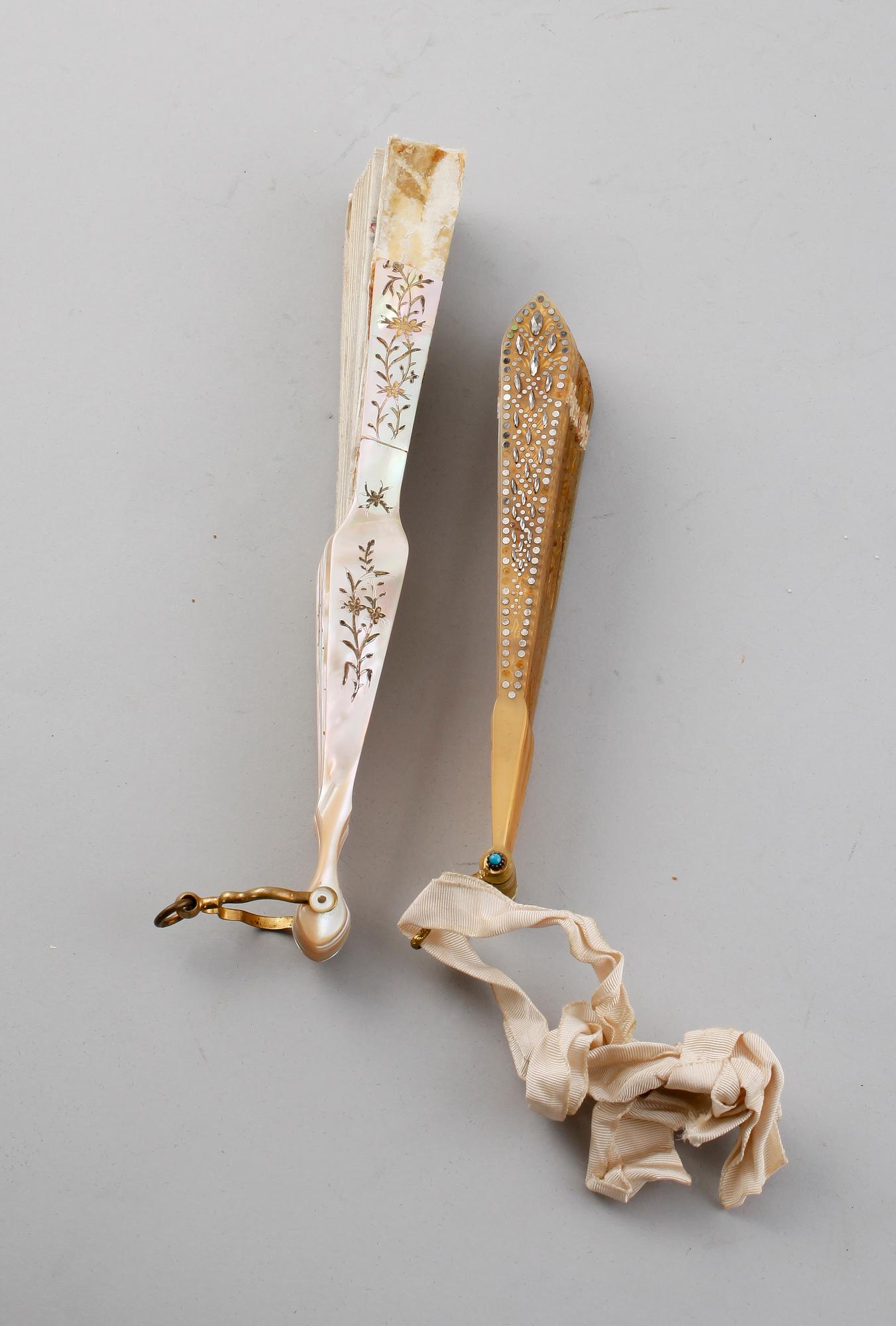 SOLFJÄDRAR, 2 st, 1900-talets första hälft.