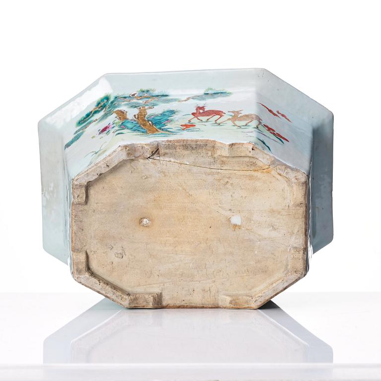 A famille rose flower pot, Qing dynasty, Qianlong (1736-95).