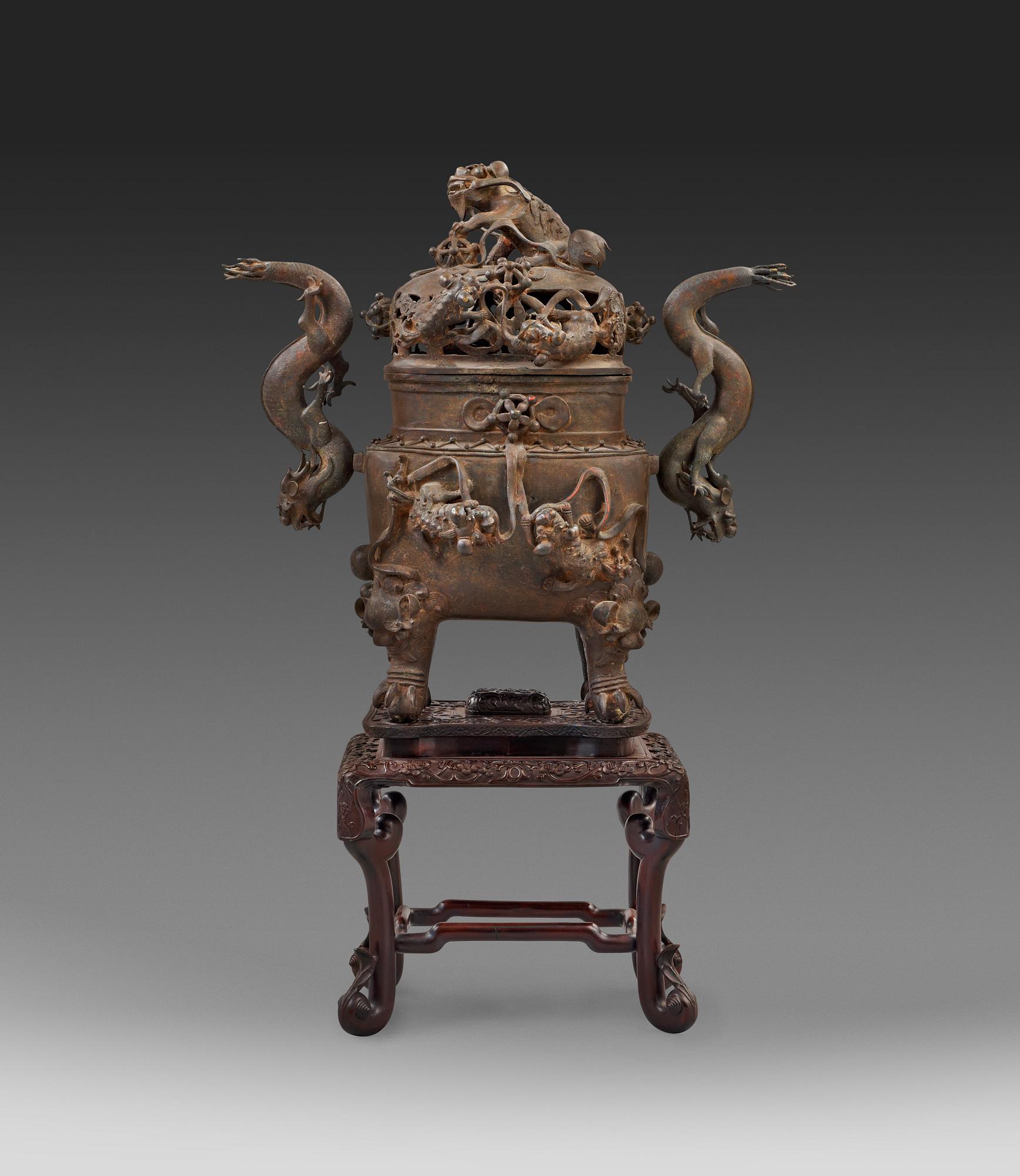 A bronz censer with Zitan stand, Qing dynasty, presumably 19th century. With character mark.