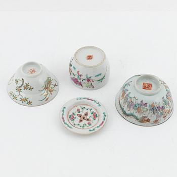 Skålar, 2 st samt tvålkopp, porslin, Kina, sen Qigndynasti, omkring år 1900.