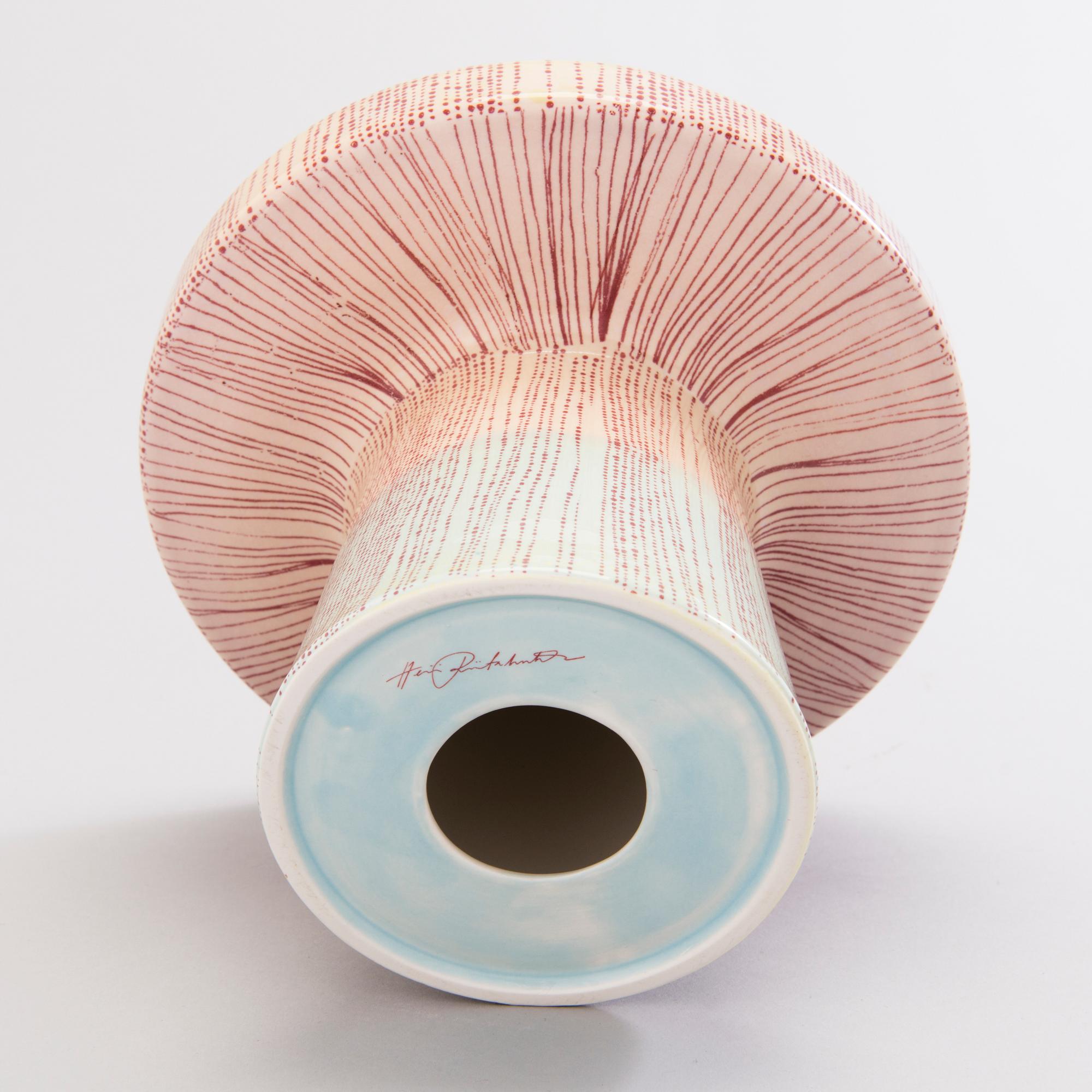 HEINI RIITAHUHTA, veistos/tarjoilumalja, "Sieni", posliinia, signeerattu Heini Riitahuhta.