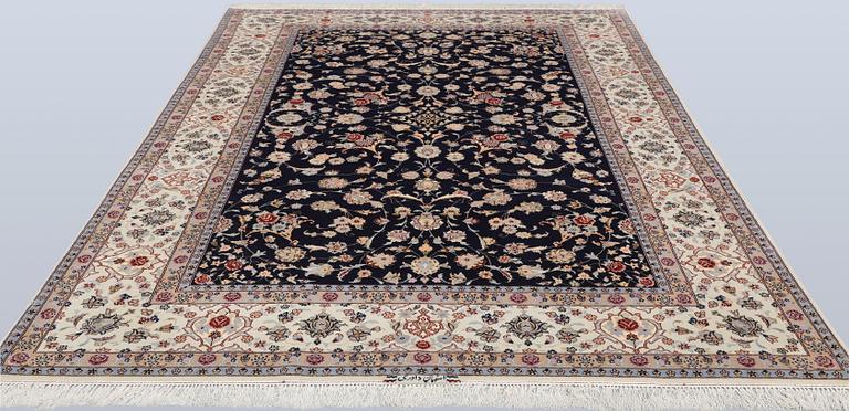 Carpet, Isfahan with silk elements, 300 x 203 cm.