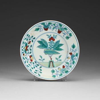 1622. A doucai dish, Qing dynasty (1644-1912), with Chenghua six character mark.