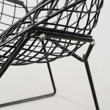 A chair by Harry Bertoia, model "Diamond Chair", third quarter of the 20th century.