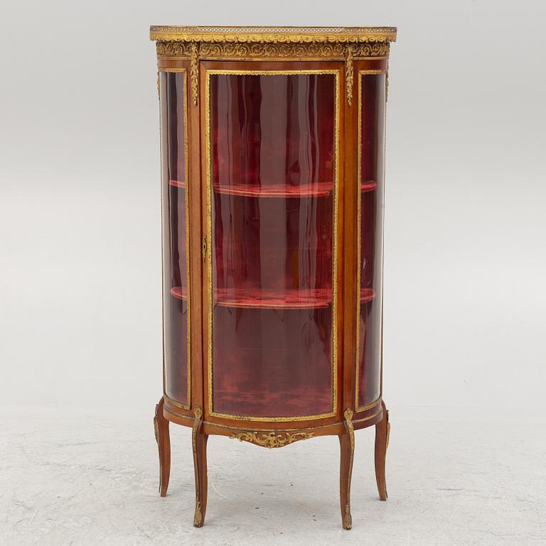 Display cabinet, Louis XV style, from around 1900.
