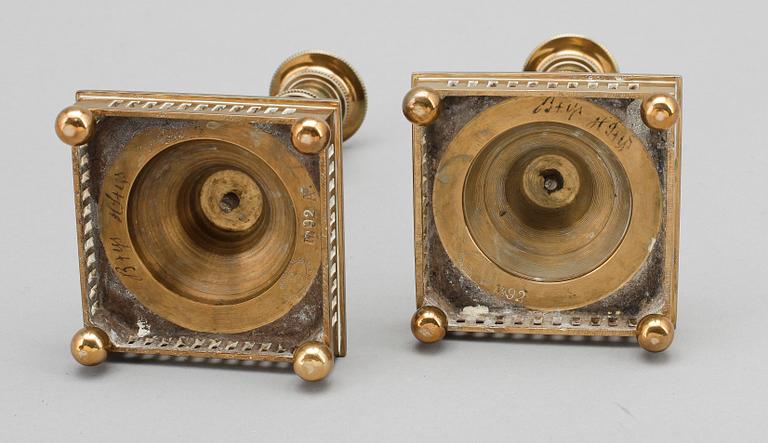 LJUSSTAKAR, ett par, mässing, Grillby, no 92.