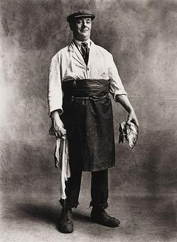 539. Irving Penn, "Fishmonger, London 1950".