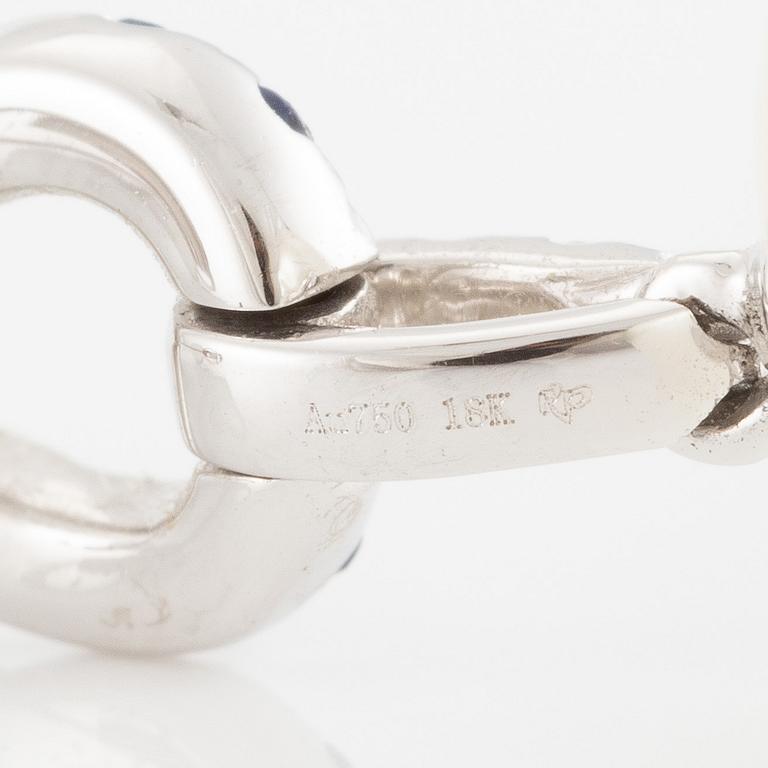 Örhängen, ett par, 18K vitguld med odlade South sea pärlor, safirer och briljantslipade diamanter.