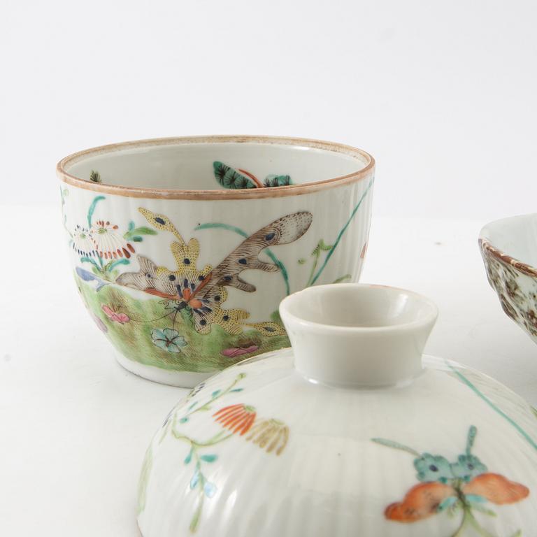 Bowl with lid and bowl plate China 19th century porcelain.