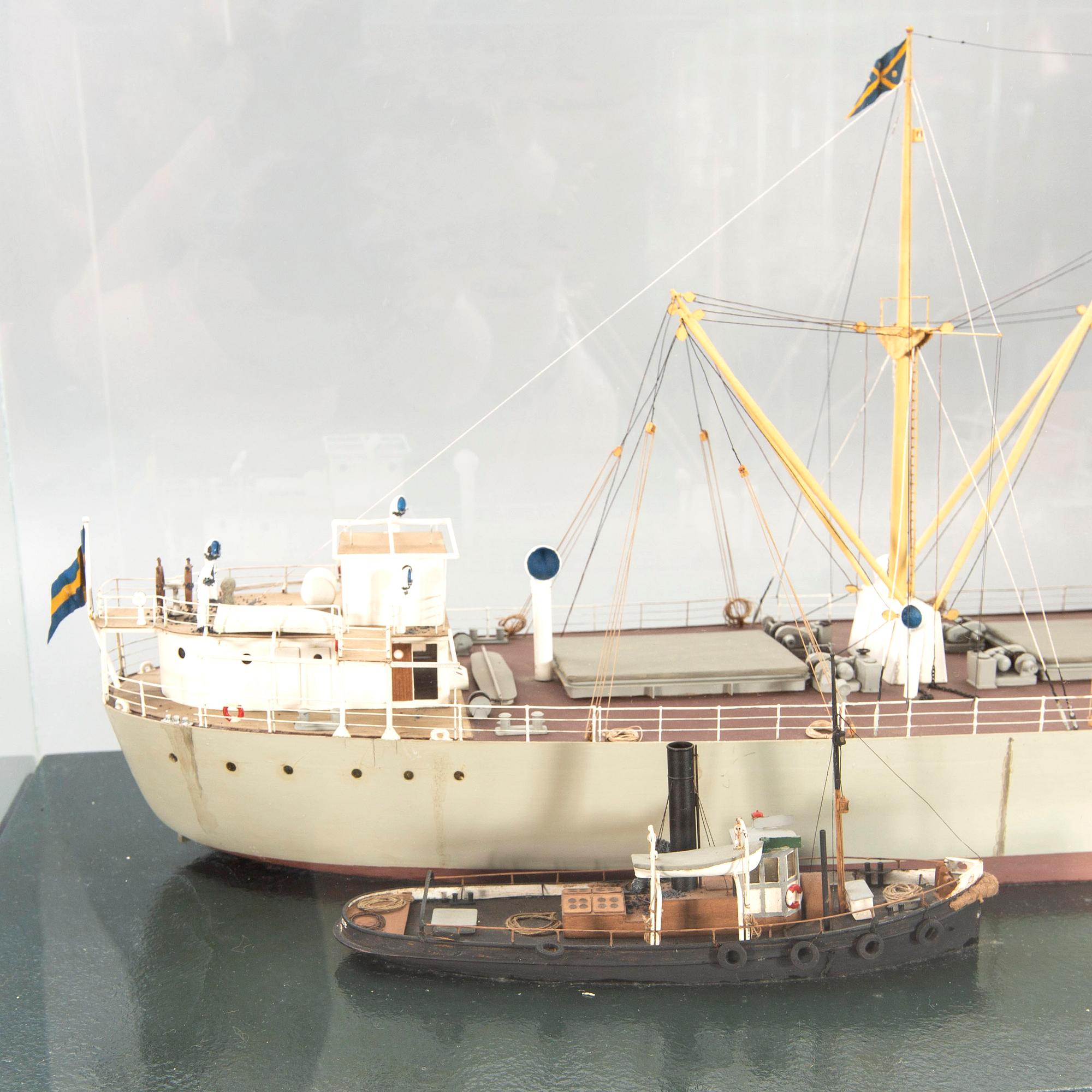 A ship model, M/S Hammaren, launched 1930.