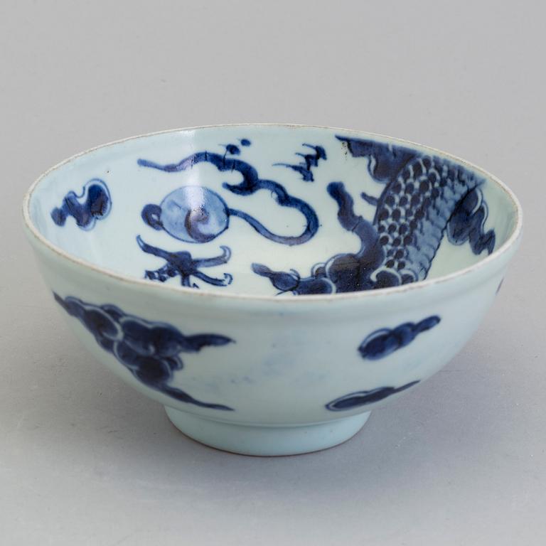 A blue and white bowl, Qing dynasty, late 18th Century.