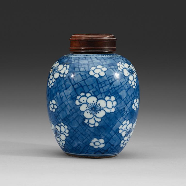 KRUKA, porslin. Qing dynastin, Kangxi (1662-1722).