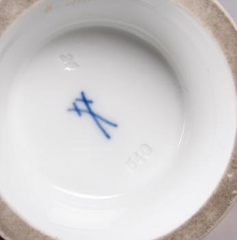 VAS, porslin, Meissen. 1900-tal.