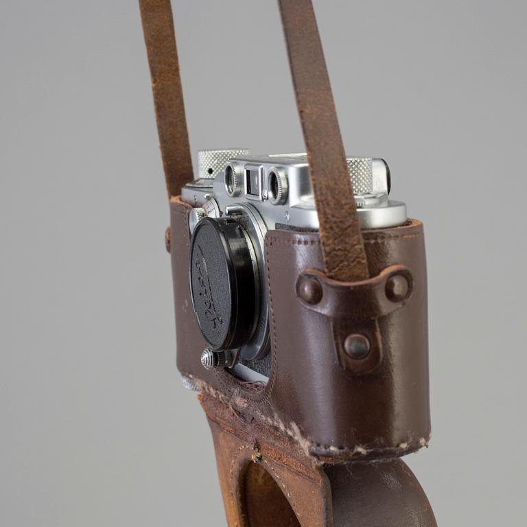 A Leica Leica IIIf no 527327 from 1951. With Elmar f=5 cm 1:3,5, Summarit f=5 cm 1:1,5 and more.