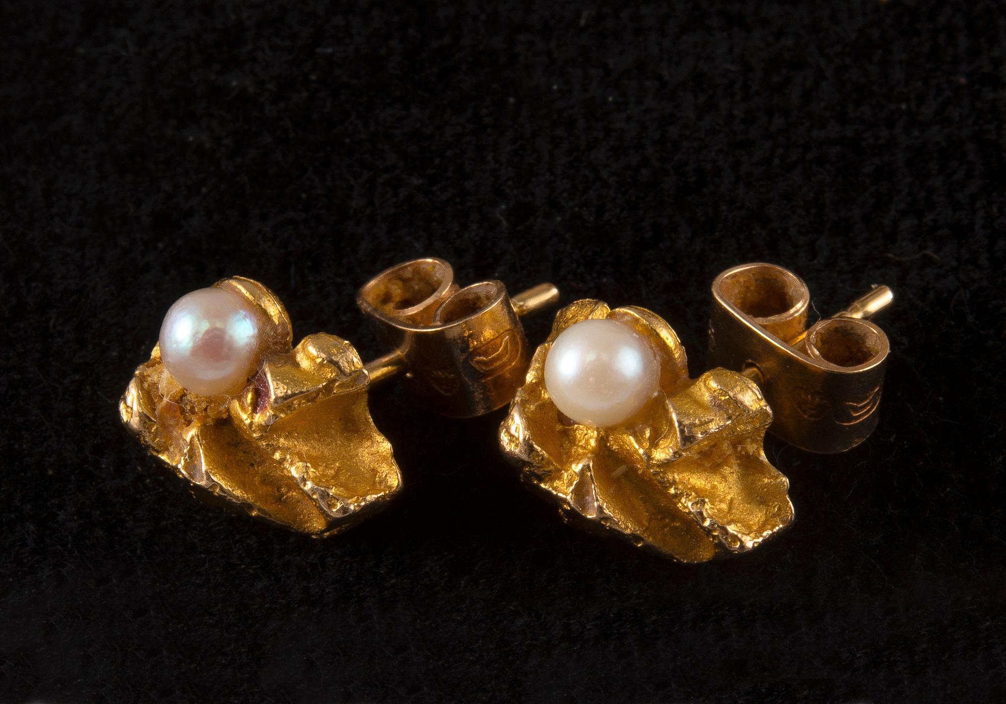 Björn Weckström, RING OCH ÖRHÄNGEN, guld 14K, pärlor, "Saana" och "Gold Flame", Lapponia 1970/1972. Vikt tot. 14,5 g.