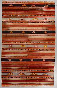 Matto, flat weave, probably Anatolian, ca 270,5 x 174,5 cm.