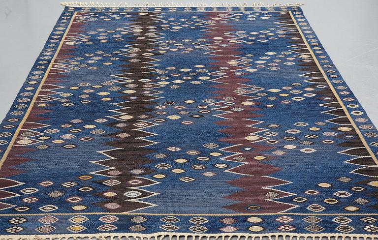Barbro Nilsson, matta, "Snäckorna", gobelängteknik, ca 309,5-312 x 203-205,5 cm, signerad AB MMF BN.