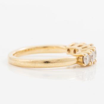 Ring in 18K gold set with five brilliant-cut diamonds, a total of 0.78 ct.