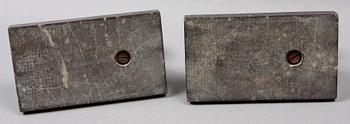 BOKSTÖD, 1 par, sten och patinerad metall, 1900-tal.