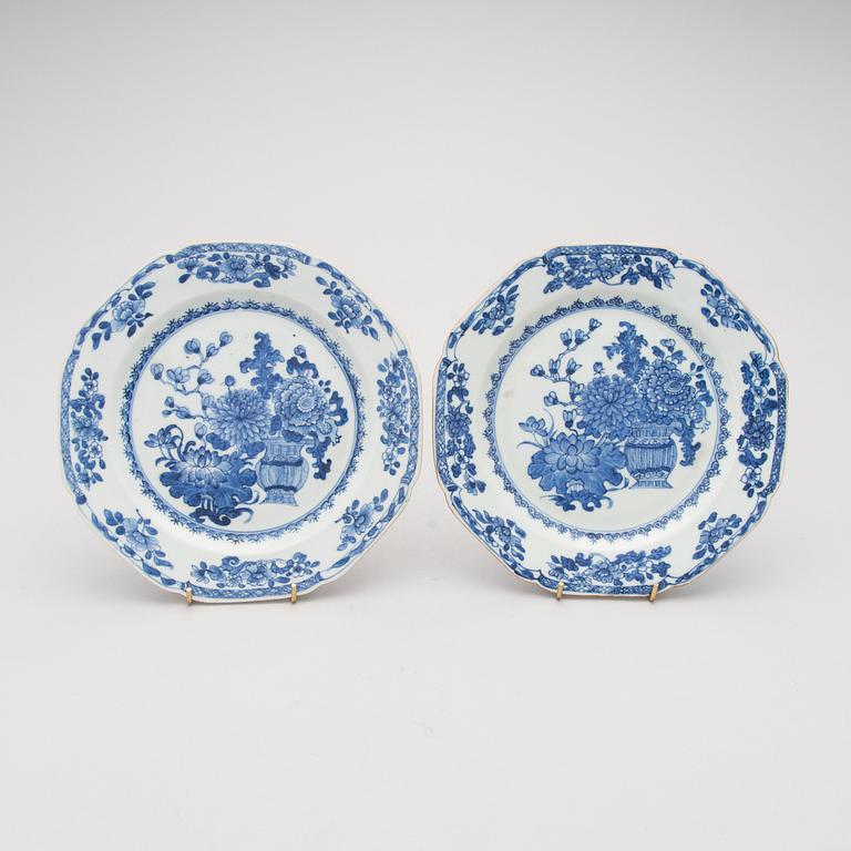 A pair of blue and white porcelain plates. China, 18th Century.