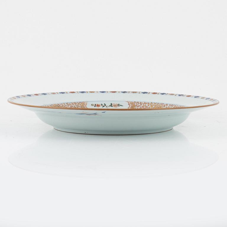 A Chinese Imariverte dish, ealry 20th Century.