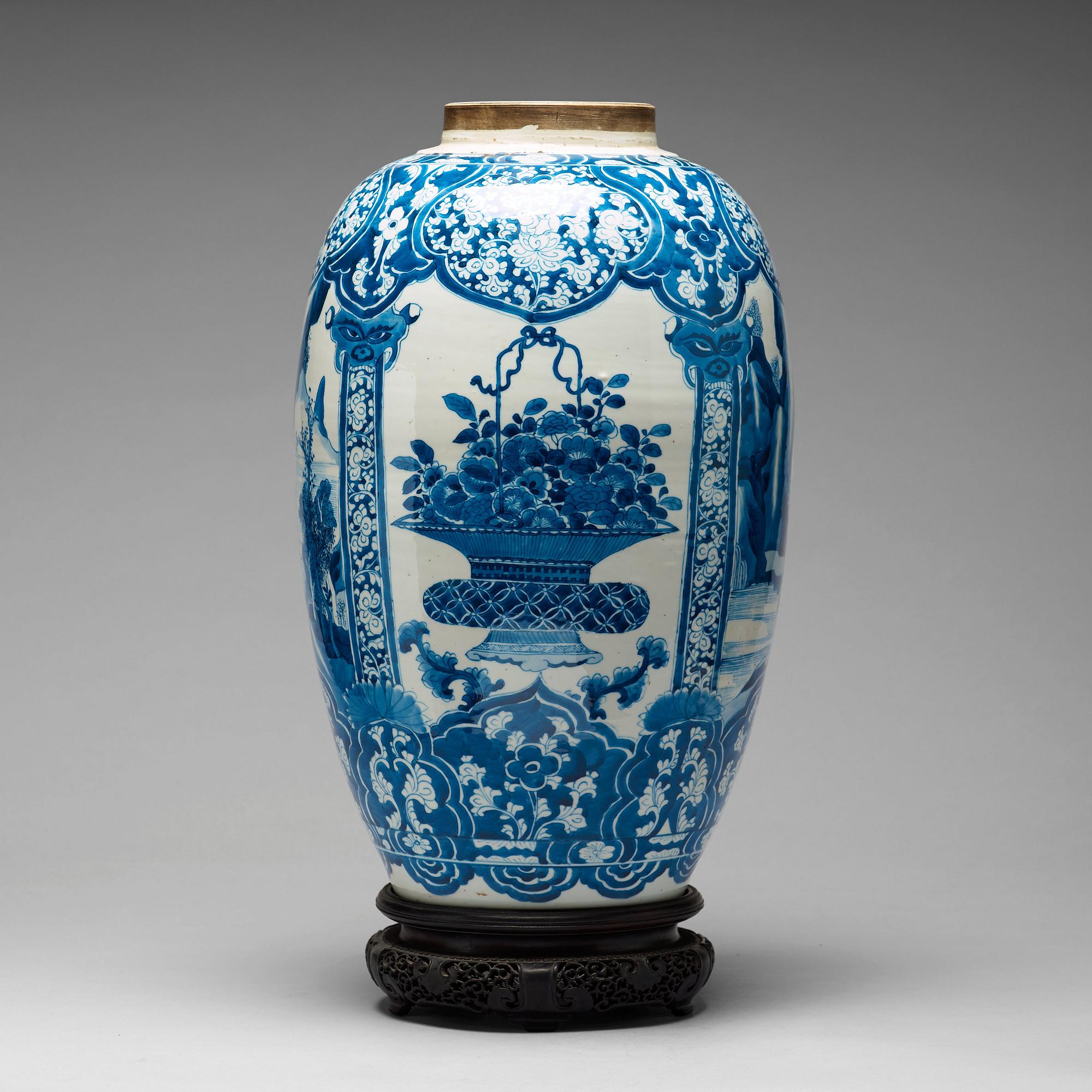 URNA, porslin. Qingdynastin, Kangxi (1662-1722).