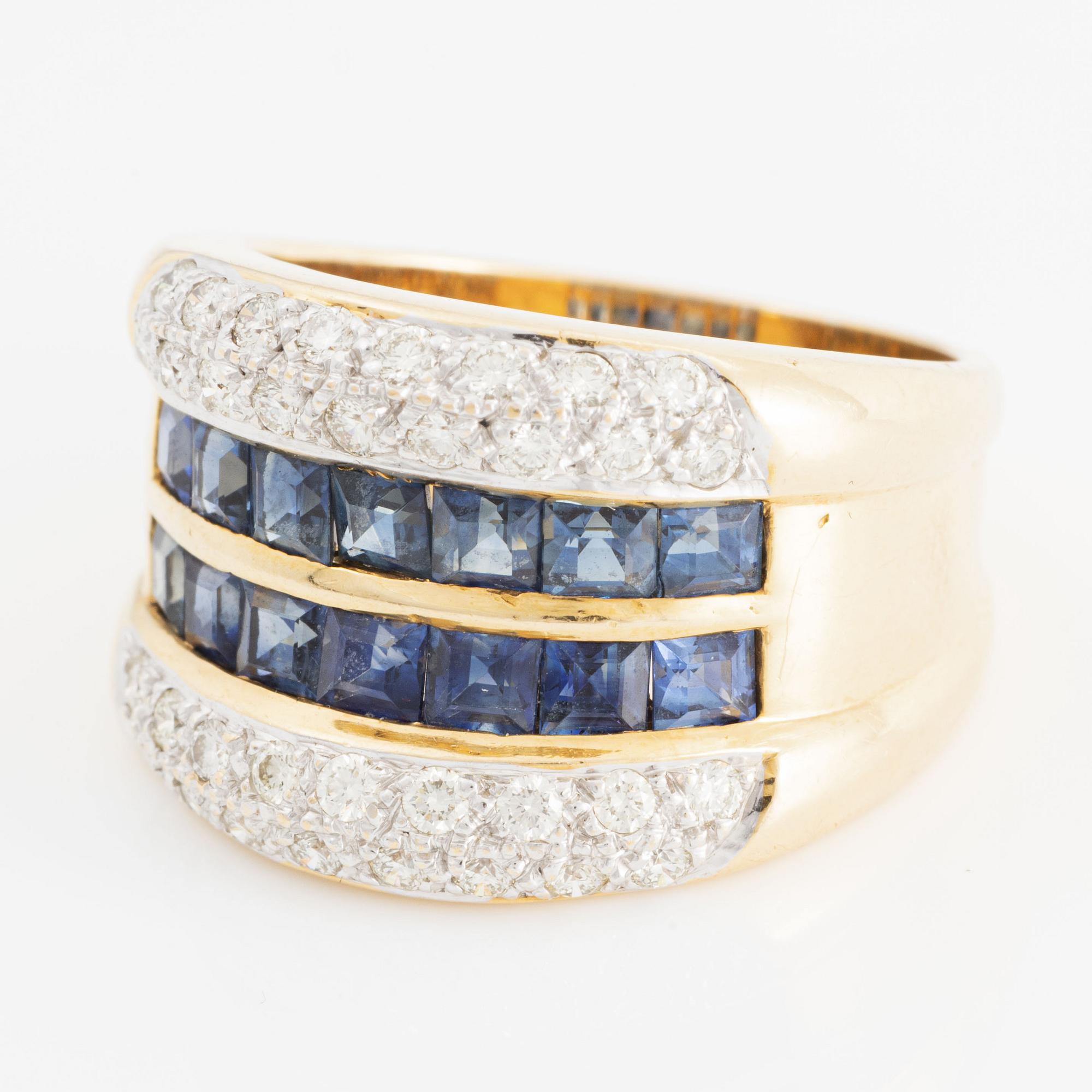 Ring, 18K gold with carré-cut sapphires and brilliant-cut diamonds.
