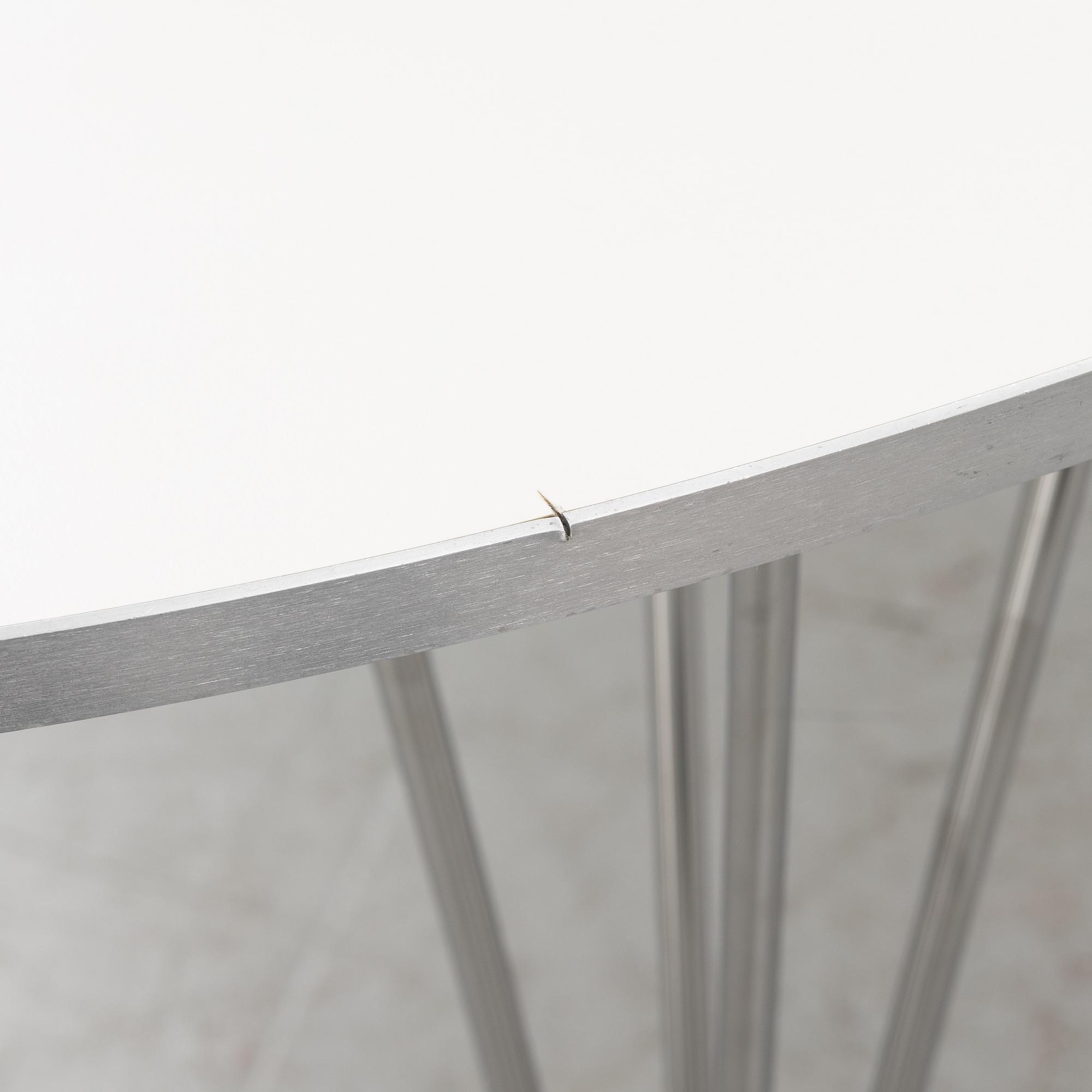 Bruno Mathsson & Piet Hein, matbord, "Superellips", Fritz Hansen, Danmark, 2007.