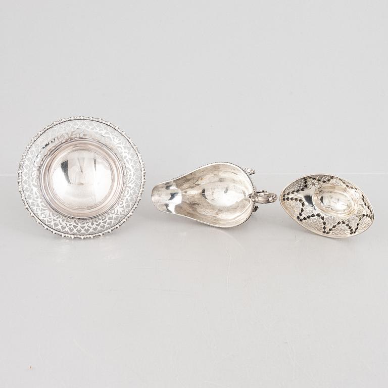 Two silver bowls and a sauce bowl, England and Sweden, 1900-1932.